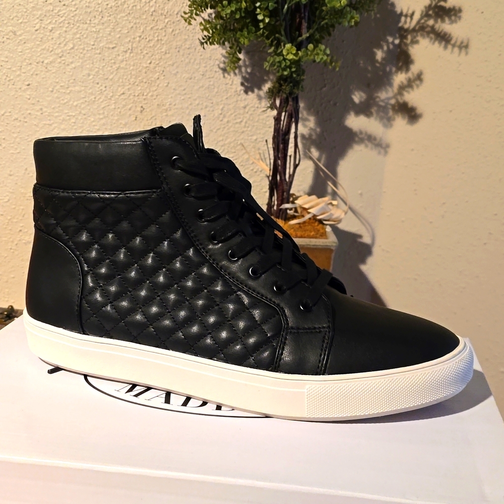*NWB* Steve Madden sneakers